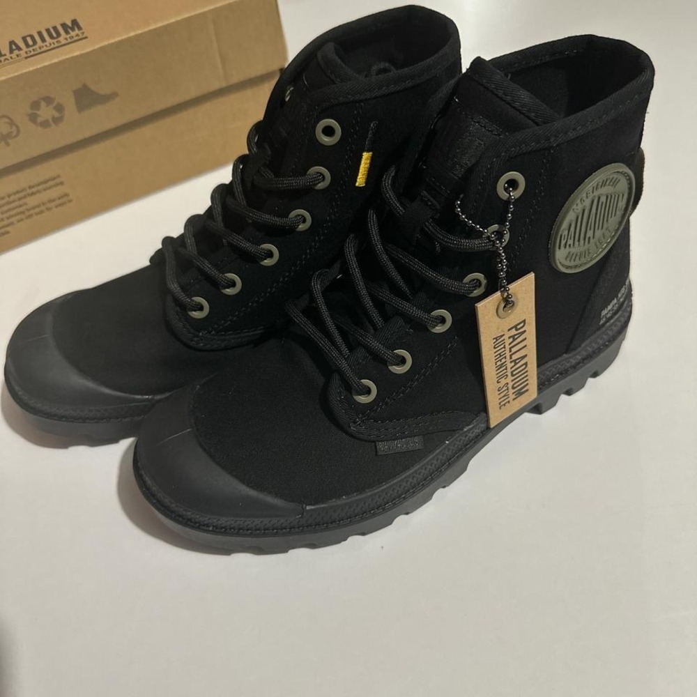 New Black Palladium Boots‎ Size 4
